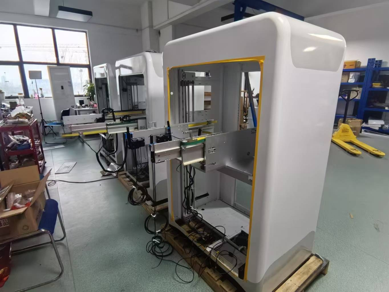 医药料箱机器人